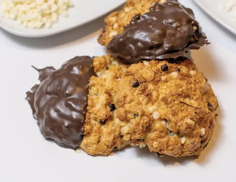 Scones aux chocolats blanc et noir